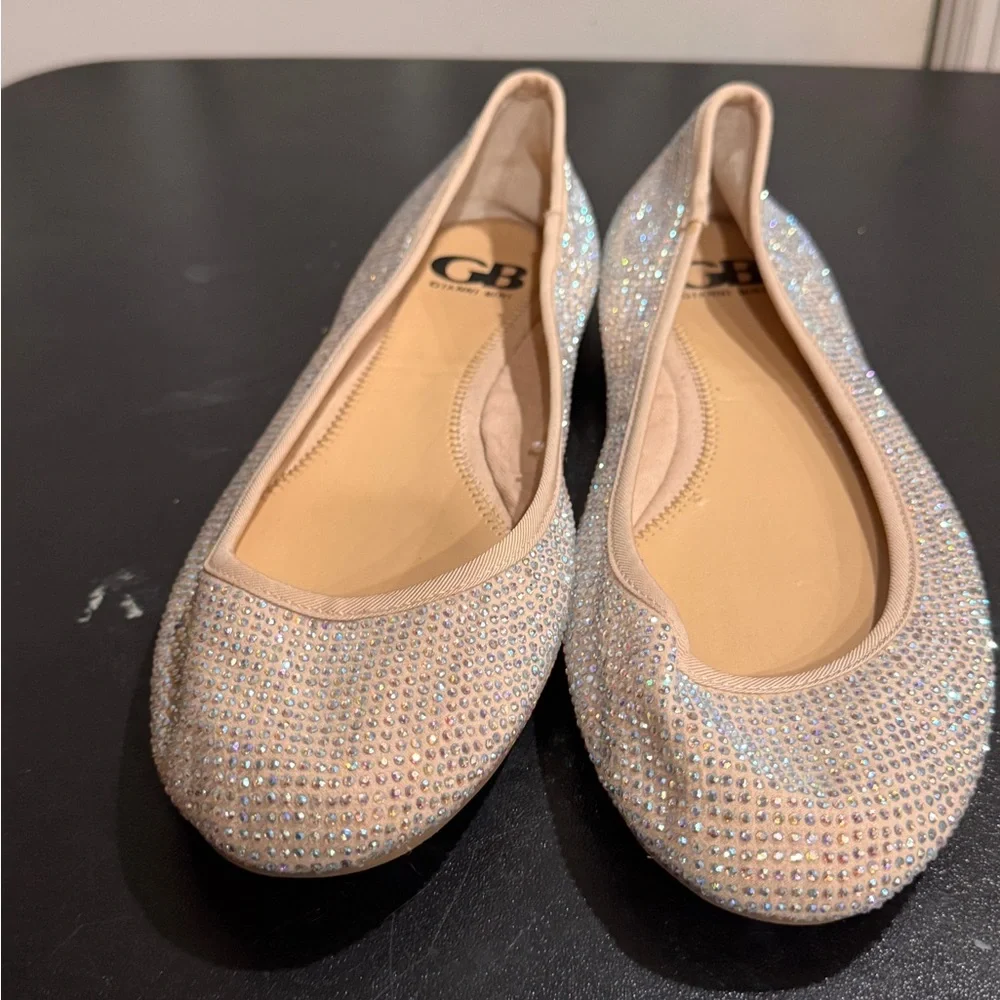 Gianni Bini size 10 NWOT silver flat shoes